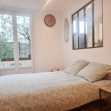 Exigehome - Appartement En Plein Centre-Ville Montigny-le-Bretonneux Kültér fotó